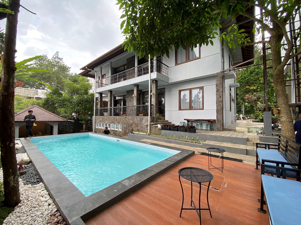 Villa Melodia 6 Bedroom Kampung Daun
